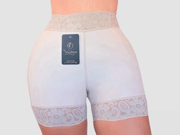 SEAMLESS ULTRA-INVISIBLE SHORT